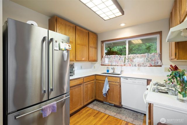 31698 Sunrise Beach Court NE, Kingston, WA 98346