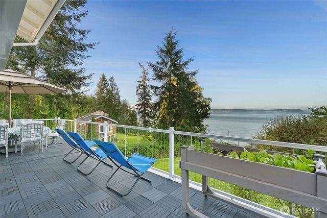 31698 Sunrise Beach Court NE, Kingston, WA 98346