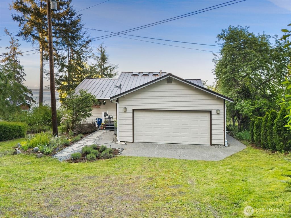 31698 Sunrise Beach Court NE, Kingston, WA 98346