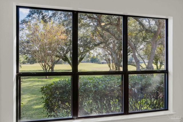 2660 Masters Blvd, Navarre, FL 32566