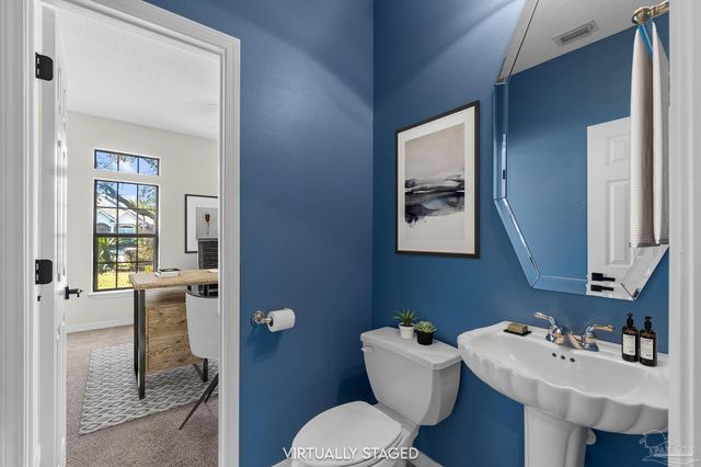 2660 Masters Blvd, Navarre, FL 32566