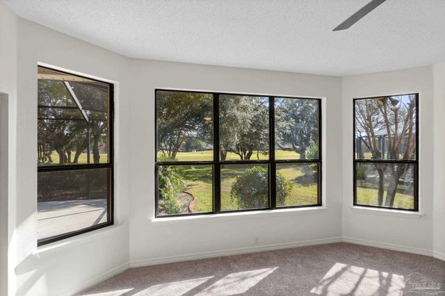 2660 Masters Blvd, Navarre, FL 32566