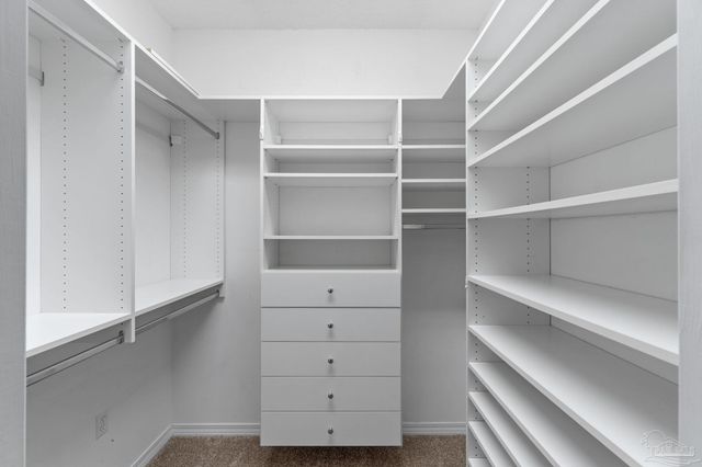 2660 Masters Blvd, Navarre, FL 32566