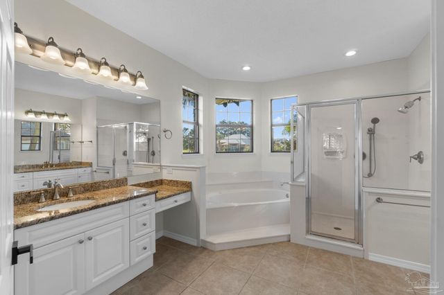 2660 Masters Blvd, Navarre, FL 32566