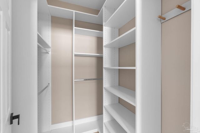 2660 Masters Blvd, Navarre, FL 32566