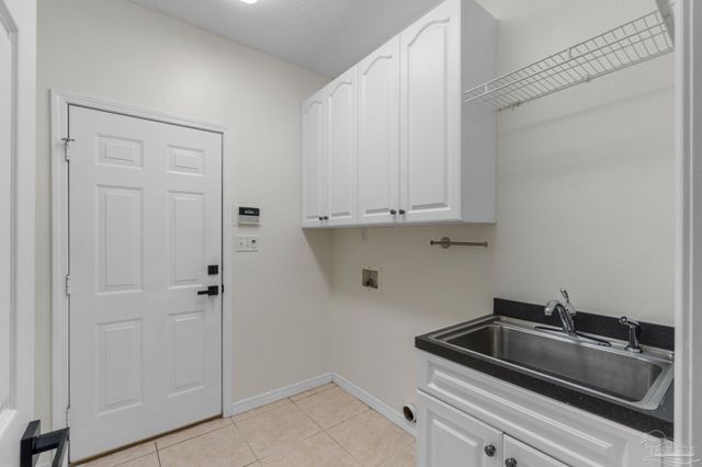 2660 Masters Blvd, Navarre, FL 32566