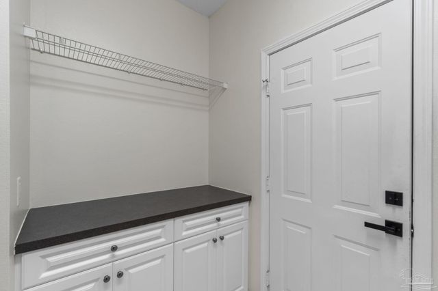 2660 Masters Blvd, Navarre, FL 32566