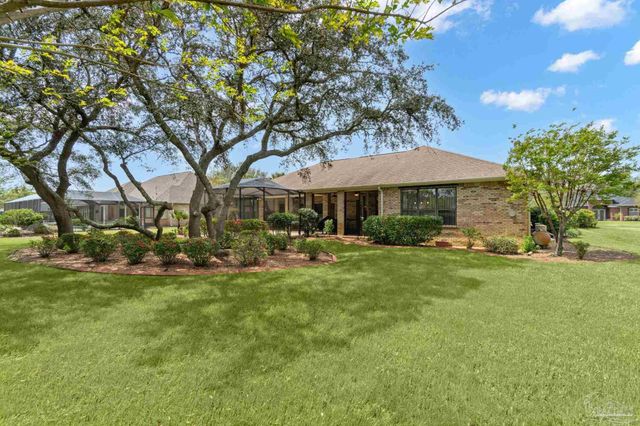 2660 Masters Blvd, Navarre, FL 32566