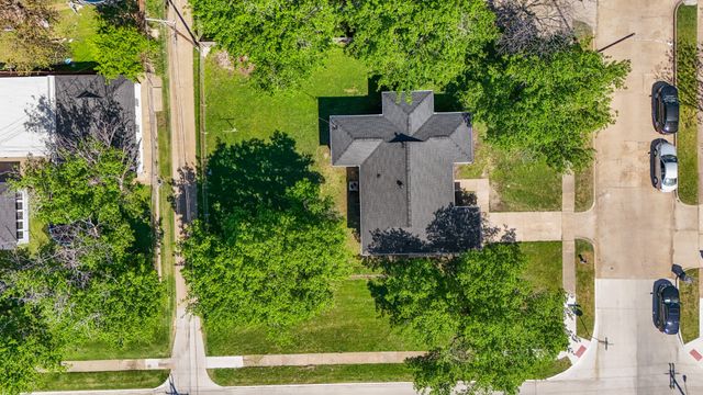 3435 Poinsettia Drive, Dallas, TX 75211