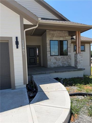 23903 Clear Creek Parkway, Shawnee, KS 66226