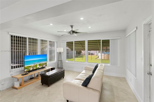 8560 NW 16th St, Pembroke Pines, FL 33024