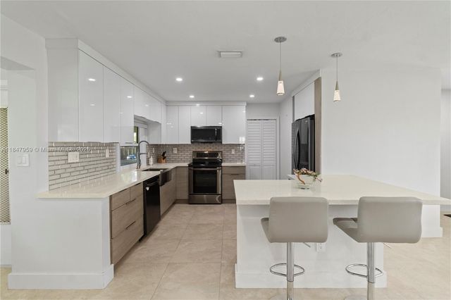 8560 NW 16th St, Pembroke Pines, FL 33024