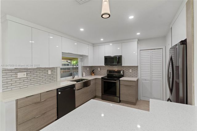 8560 NW 16th St, Pembroke Pines, FL 33024