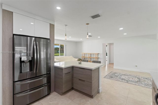 8560 NW 16th St, Pembroke Pines, FL 33024