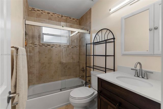 8560 NW 16th St, Pembroke Pines, FL 33024