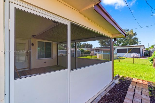 8560 NW 16th St, Pembroke Pines, FL 33024