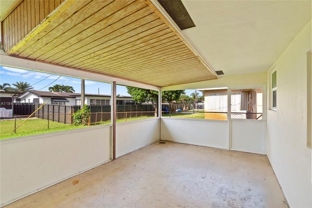 8560 NW 16th St, Pembroke Pines, FL 33024