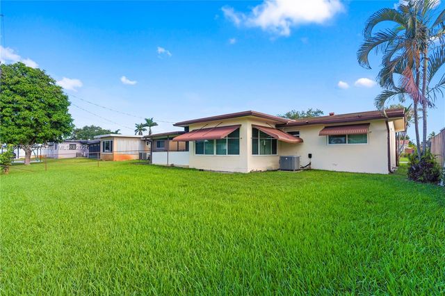 8560 NW 16th St, Pembroke Pines, FL 33024
