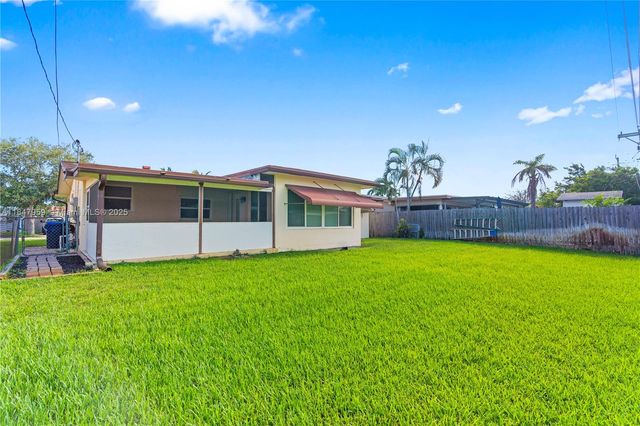 8560 NW 16th St, Pembroke Pines, FL 33024