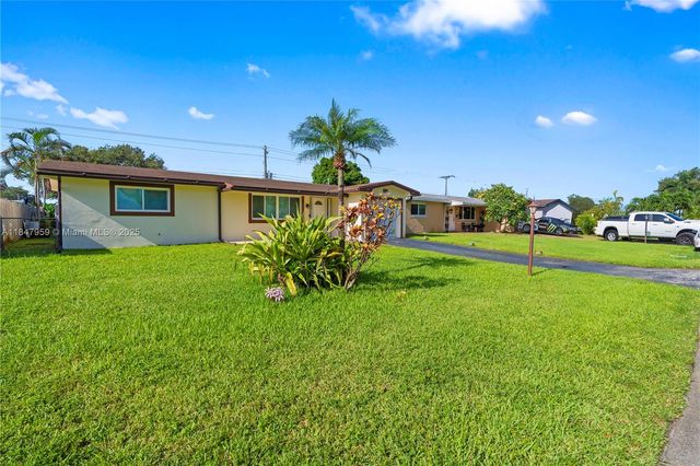 8560 NW 16th St, Pembroke Pines, FL 33024