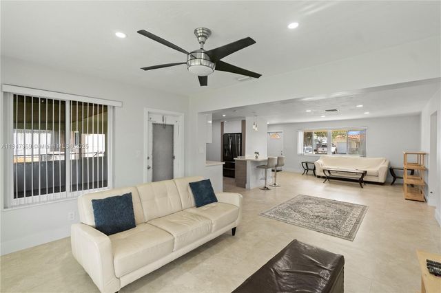 8560 NW 16th St, Pembroke Pines, FL 33024