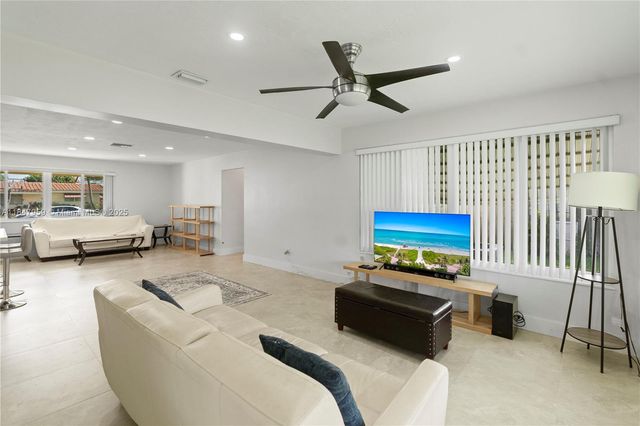 8560 NW 16th St, Pembroke Pines, FL 33024