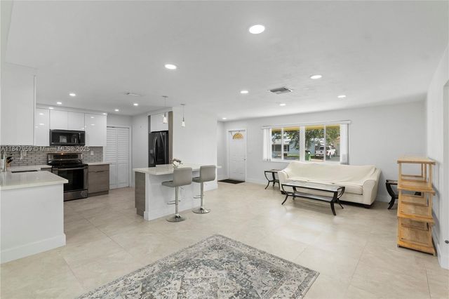 8560 NW 16th St, Pembroke Pines, FL 33024