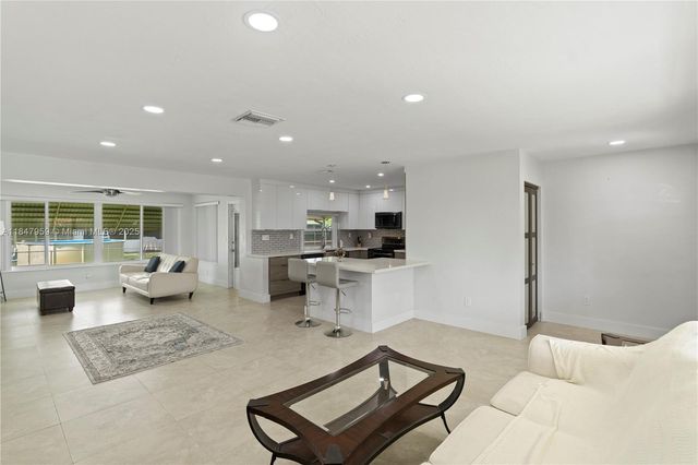 8560 NW 16th St, Pembroke Pines, FL 33024