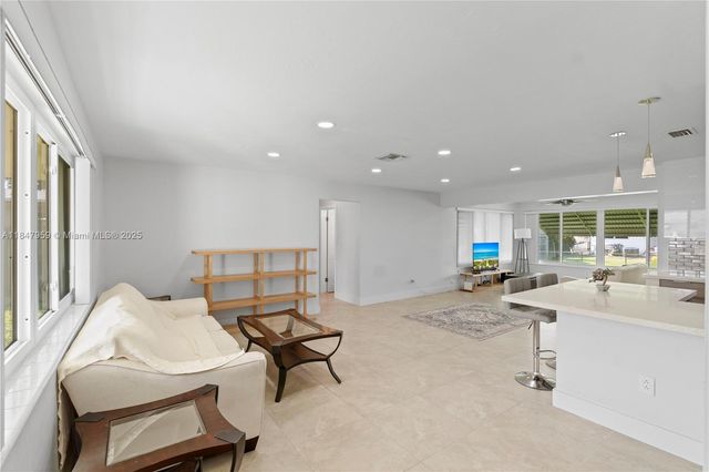 8560 NW 16th St, Pembroke Pines, FL 33024