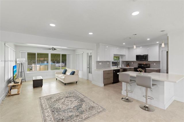 8560 NW 16th St, Pembroke Pines, FL 33024