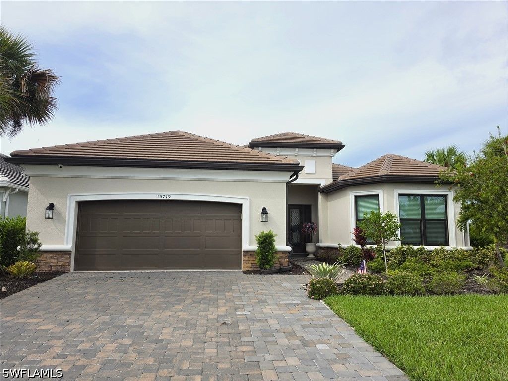 15719 Cortina ST, Naples, FL 34114
