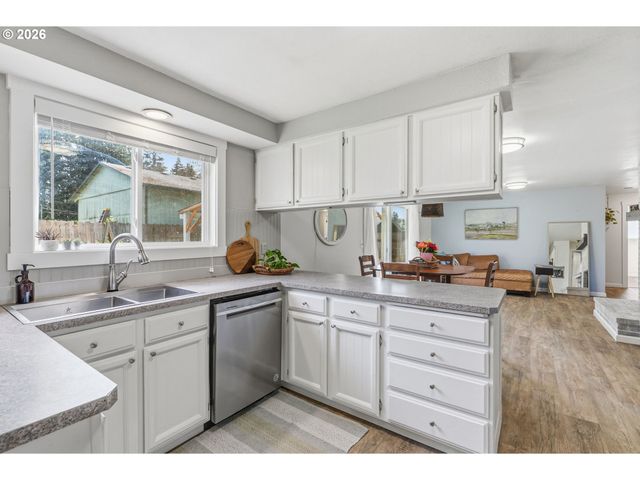 305 HOLLYBERRY St, Woodland, WA 98674