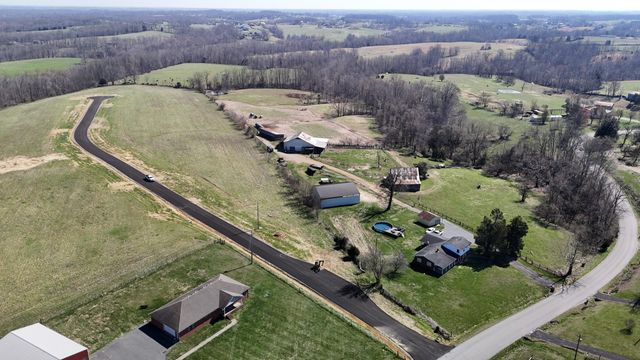 70 Daniel Lane, Westmoreland, TN 37186