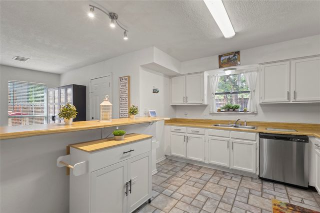 412 Victoria, Grand Prairie, TX 75052