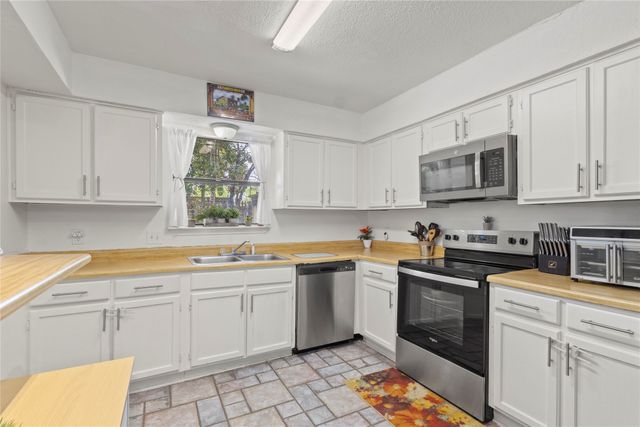 412 Victoria, Grand Prairie, TX 75052