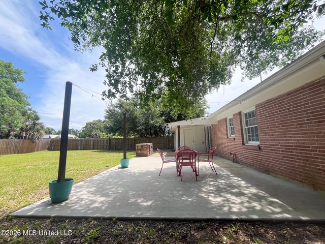 2300 Arbor Drive, Biloxi, MS 39531