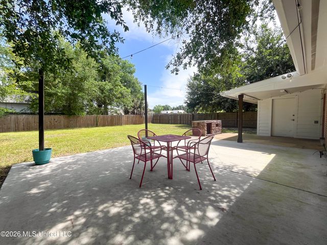 2300 Arbor Drive, Biloxi, MS 39531