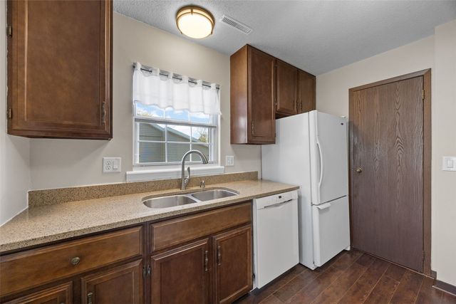 6118 Greenbriar Lane SW D, Cedar Rapids, IA 52404