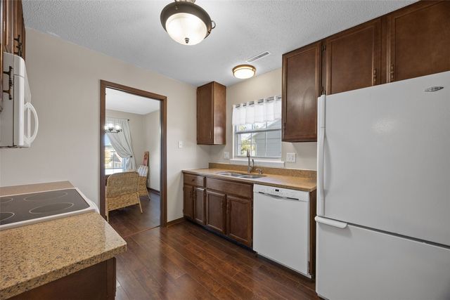 6118 Greenbriar Lane SW D, Cedar Rapids, IA 52404