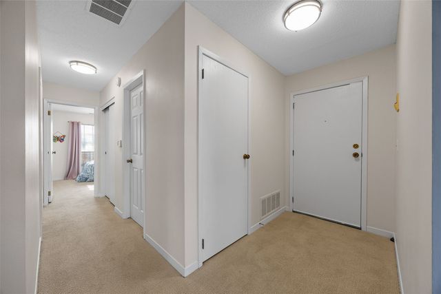 6118 Greenbriar Lane SW D, Cedar Rapids, IA 52404