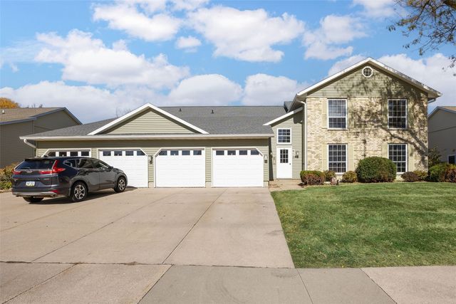 6118 Greenbriar Lane SW D, Cedar Rapids, IA 52404