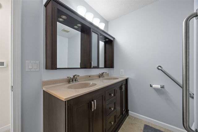 6118 Greenbriar Lane SW D, Cedar Rapids, IA 52404