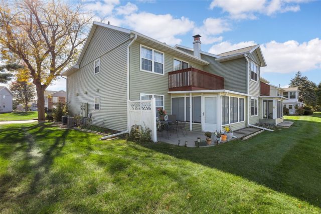 6118 Greenbriar Lane SW D, Cedar Rapids, IA 52404