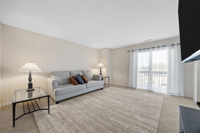 6118 Greenbriar Lane SW D, Cedar Rapids, IA 52404