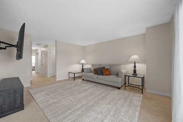 6118 Greenbriar Lane SW D, Cedar Rapids, IA 52404