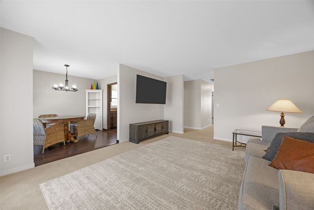 6118 Greenbriar Lane SW D, Cedar Rapids, IA 52404