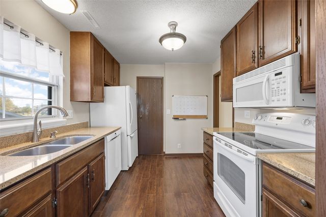 6118 Greenbriar Lane SW D, Cedar Rapids, IA 52404