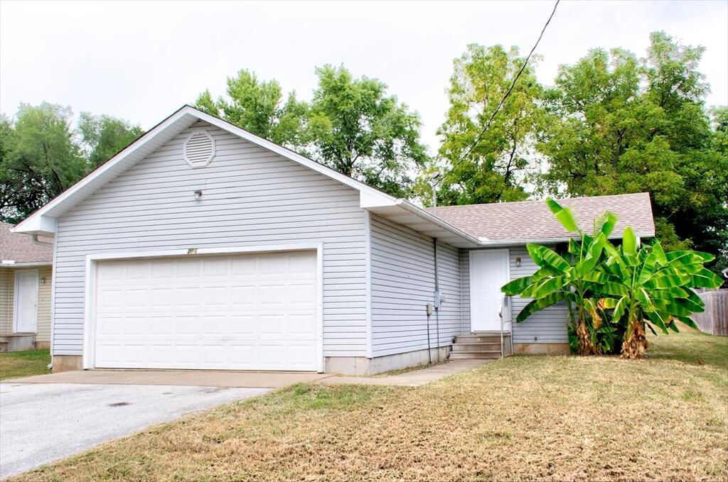 206 South Howard Street, Willard, MO 65781