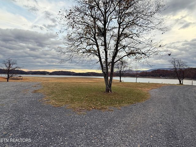 1576 Old Chisholm Tr, Dandridge, TN 37725