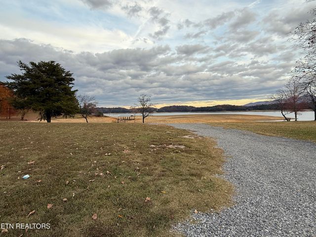 1576 Old Chisholm Tr, Dandridge, TN 37725